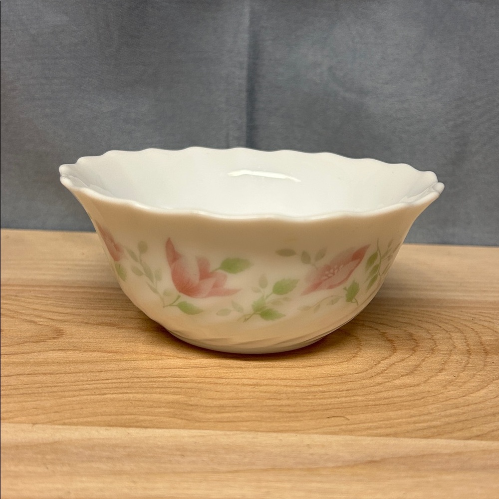 Arcopal France FLORENTINE Floral Scalloped Edge Bowls